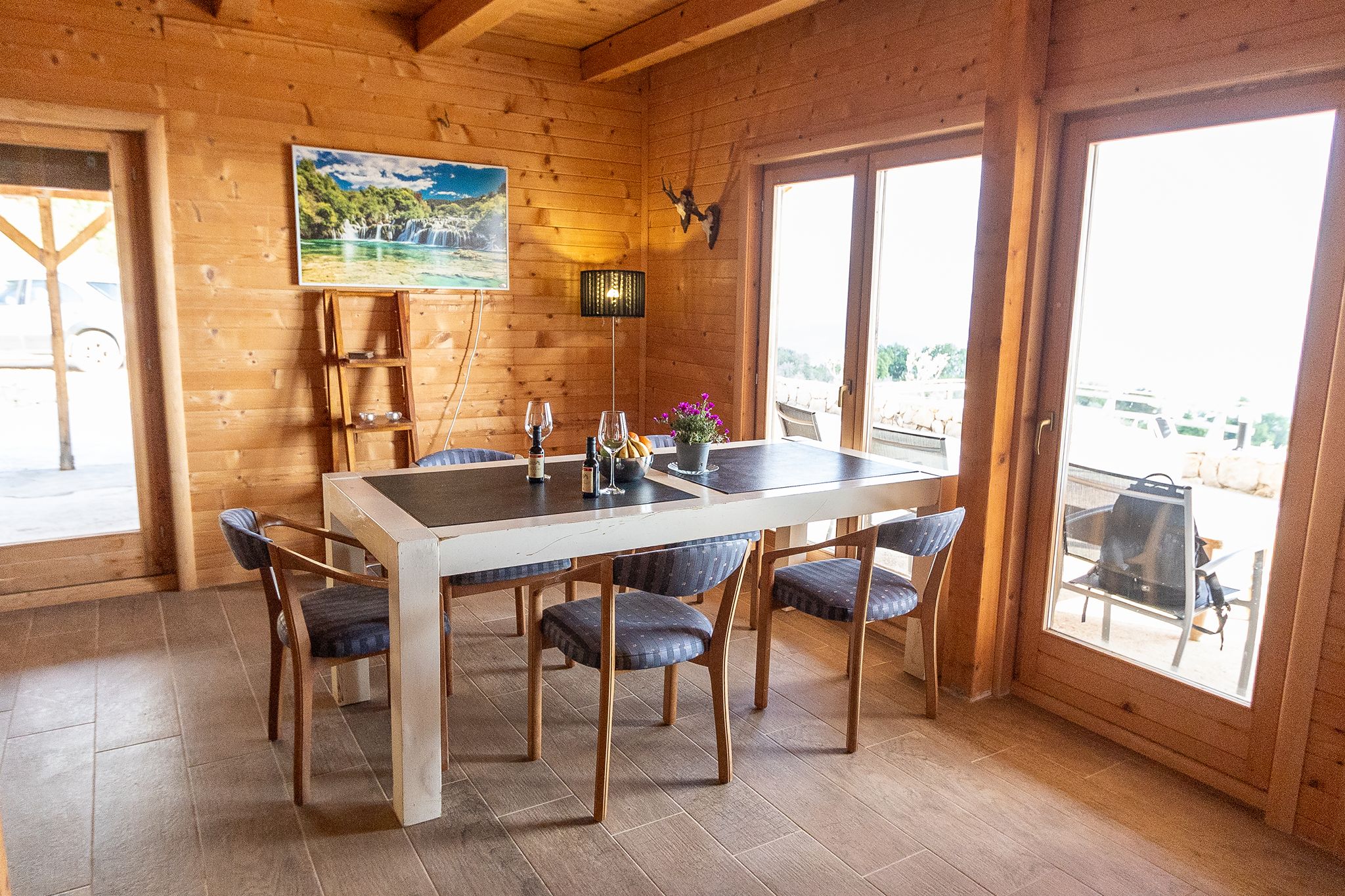 Bright dining